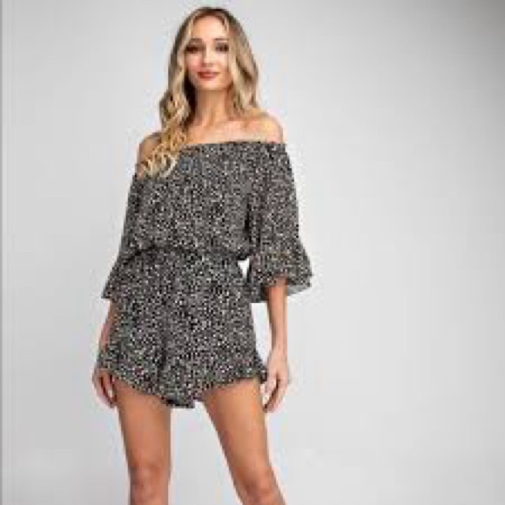 eesome Rachel Off-Shoulder Floral Romper | Size Small | Black & Cream Boho Chic